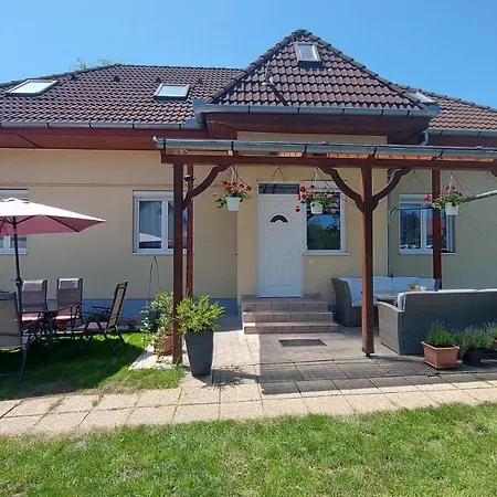 Jokai Vendeghaz Апартаменты