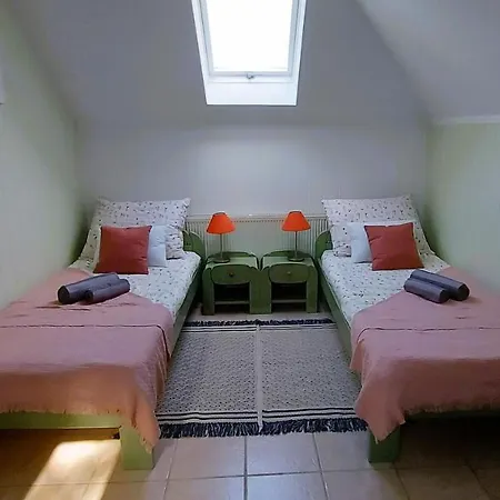 Jokai Vendeghaz Apartment